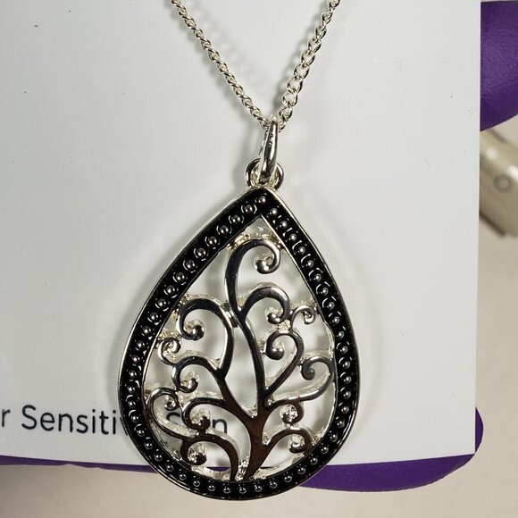Polished Silver tone & Black Filigree Pendant Necklace, with Matching Earring - Picture 3 of 7